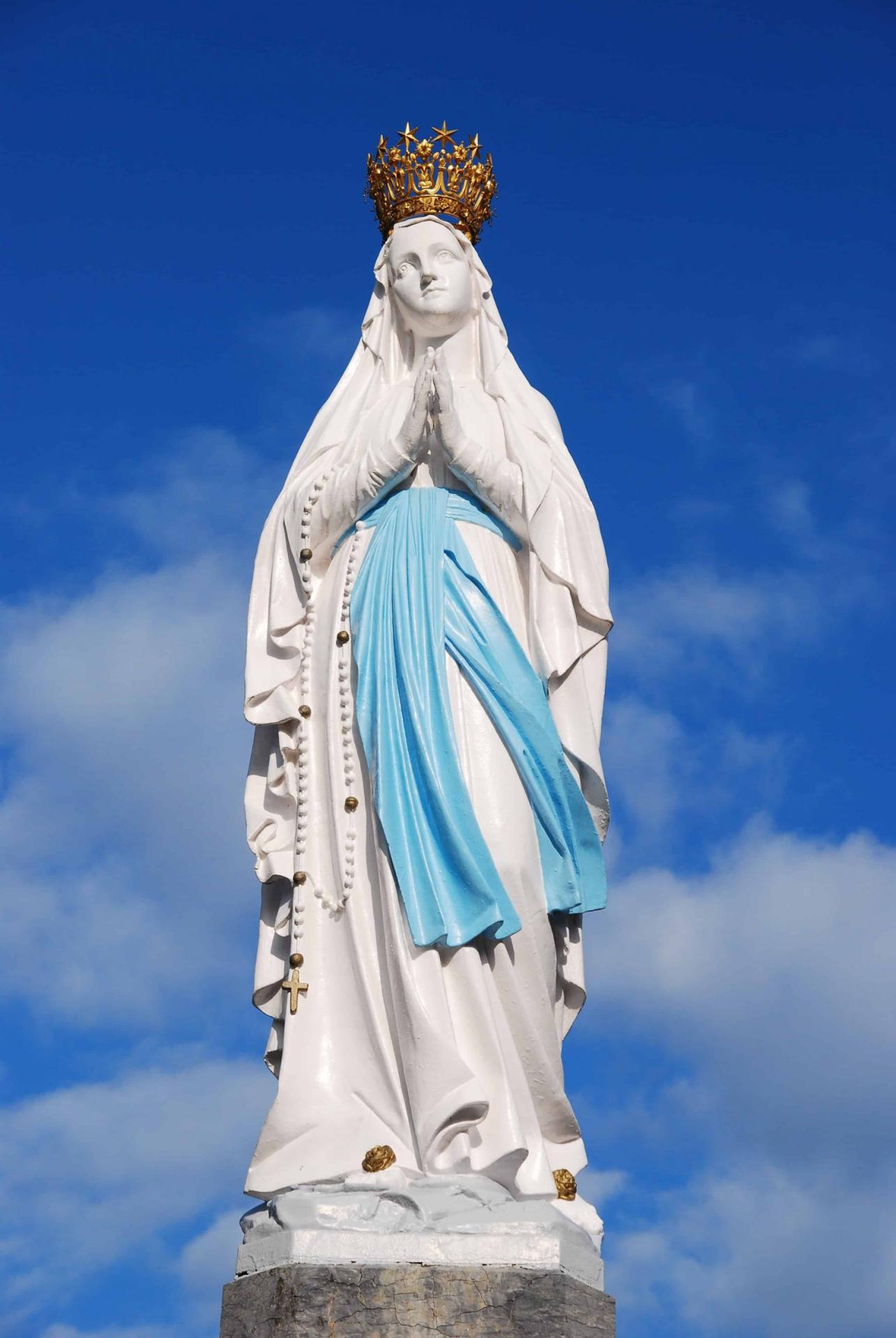 N d de lourdes couronnee